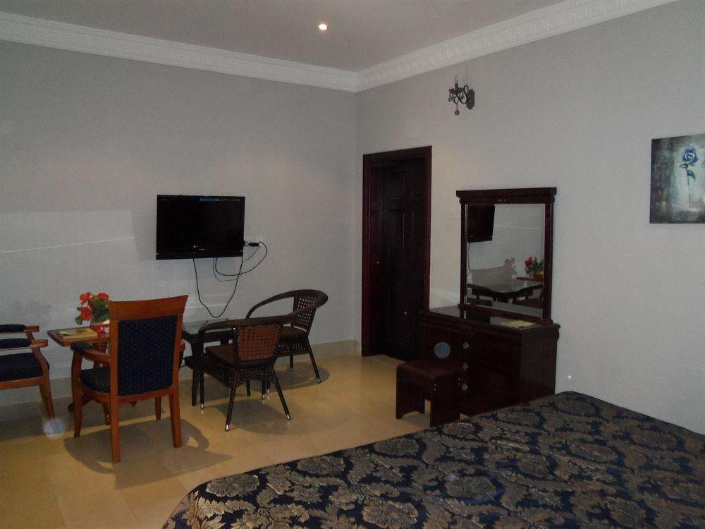 Royal Residence Hotel Apartments Ум ал-Куейн Екстериор снимка